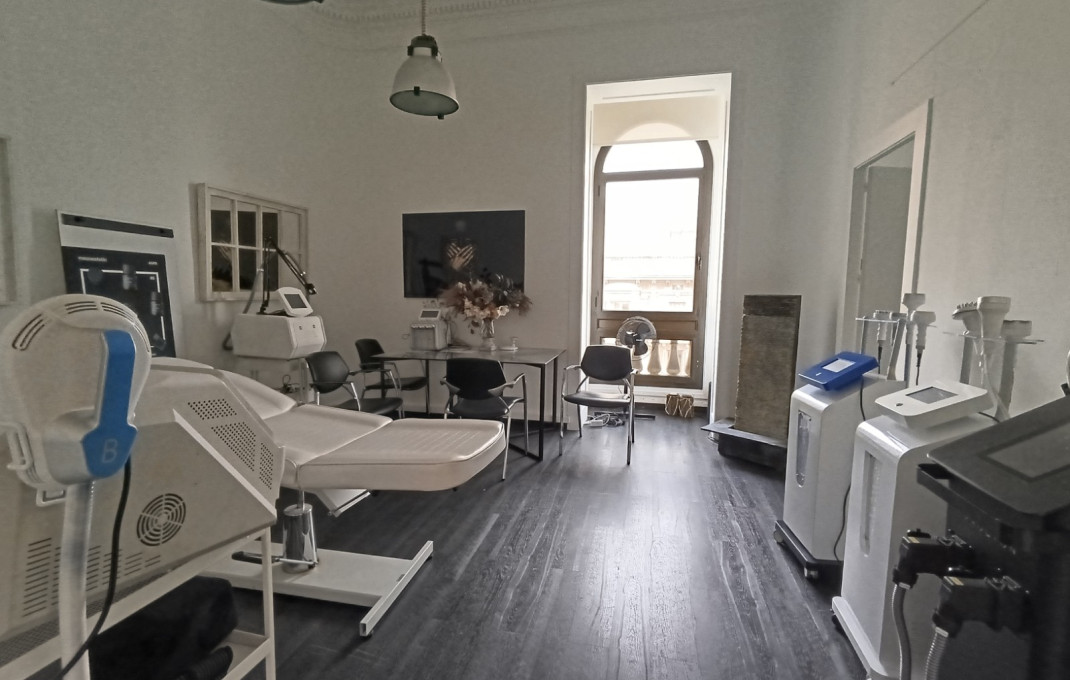 Traspaso - Peluquerias y Estetica -
Barcelona - Eixample