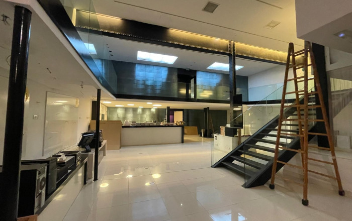 Venta - Local comercial -
Barcelona - Eixample