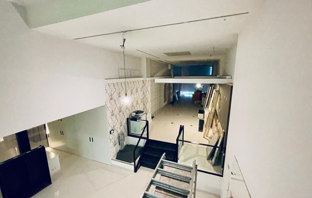 Venta - Local comercial -
Barcelona - Eixample