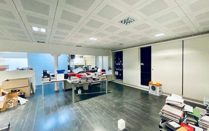 Venta - Local comercial -
Barcelona - Eixample