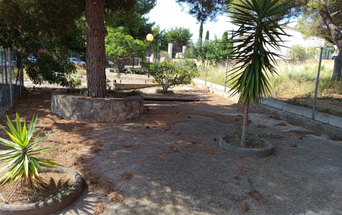 Venta - Naves y solares -
Roda de Barà