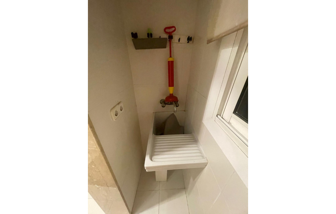 Sale - Piso -
Barcelona - Ciutat Vella