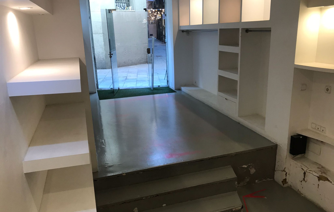 Revente - Local comercial -
Barcelona - Gótico