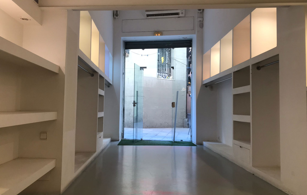 Revente - Local comercial -
Barcelona - Gótico