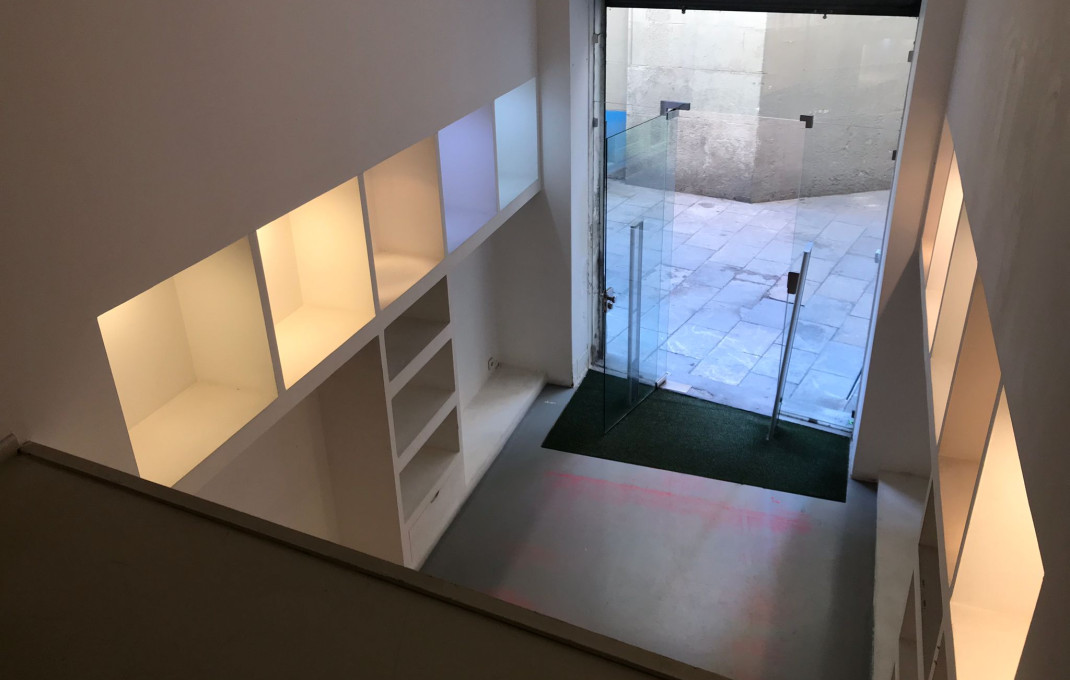Revente - Local comercial -
Barcelona - Gótico