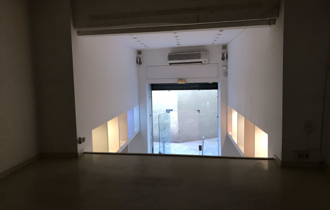 Revente - Local comercial -
Barcelona - Gótico