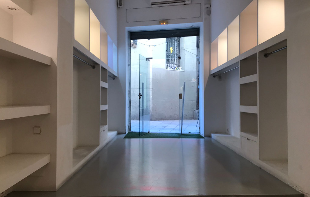 Revente - Local comercial -
Barcelona - Gótico