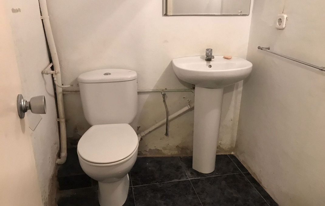 Revente - Local comercial -
Barcelona - Gótico