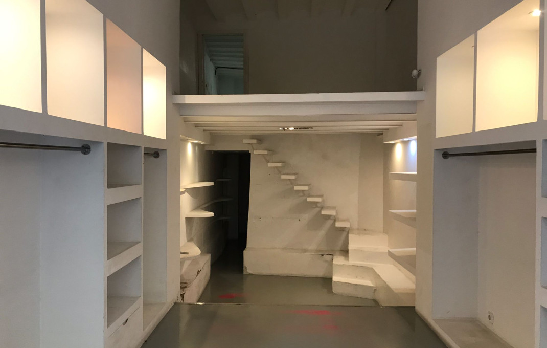 Revente - Local comercial -
Barcelona - Gótico