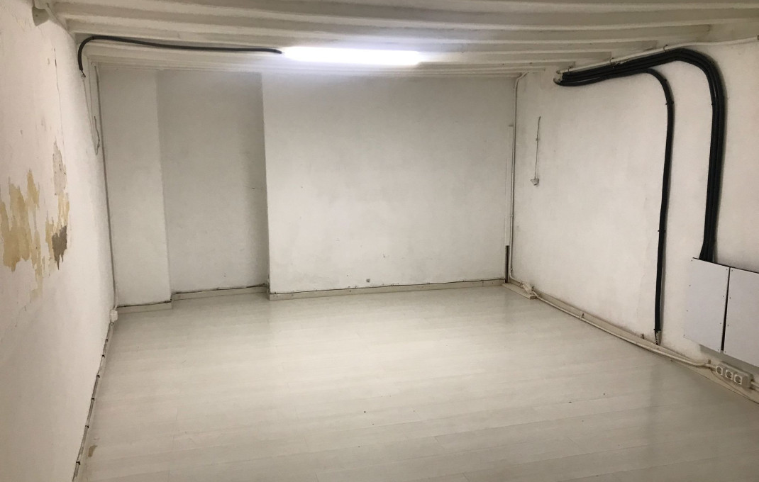 Revente - Local comercial -
Barcelona - Gótico