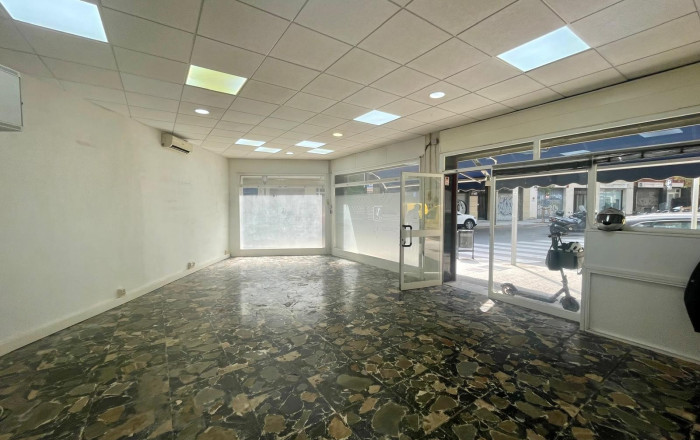 Alquiler - Local comercial -
Barcelona - Les corts