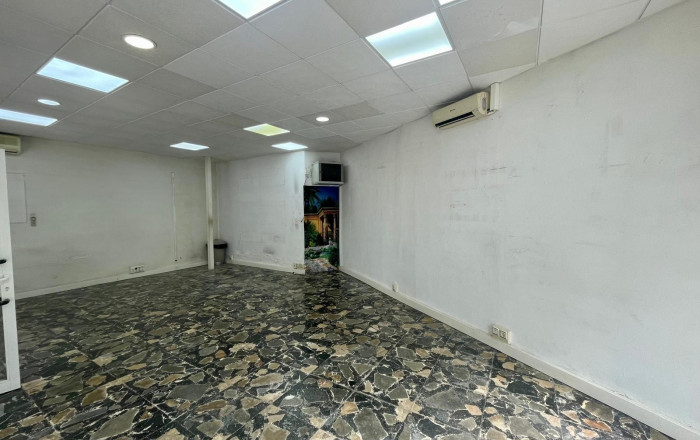 Alquiler - Local comercial -
Barcelona - Les corts