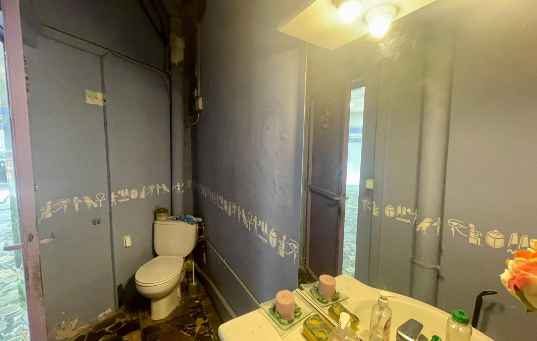 Alquiler - Local comercial -
Barcelona - Les corts