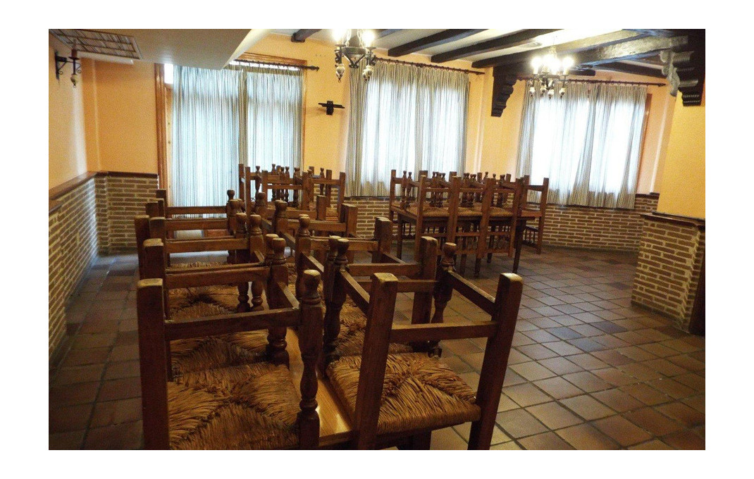 Venta - Edificio -
Toledo - Parrillas