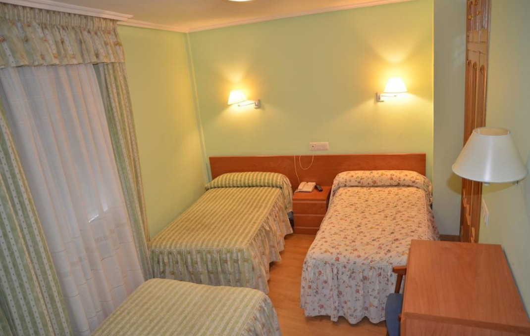 Sale - Hostal -
Burgos - Pradoluengo