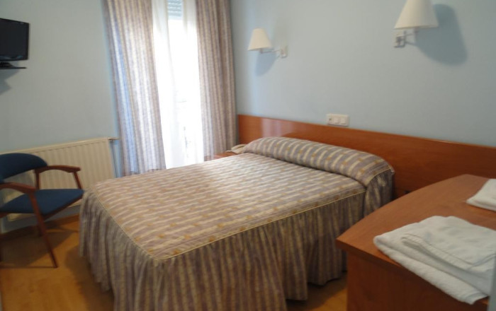 Sale - Hostal -
Burgos - Pradoluengo