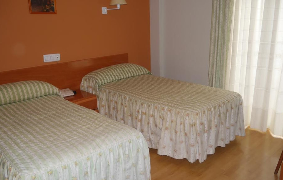 Sale - Hostal -
Burgos - Pradoluengo