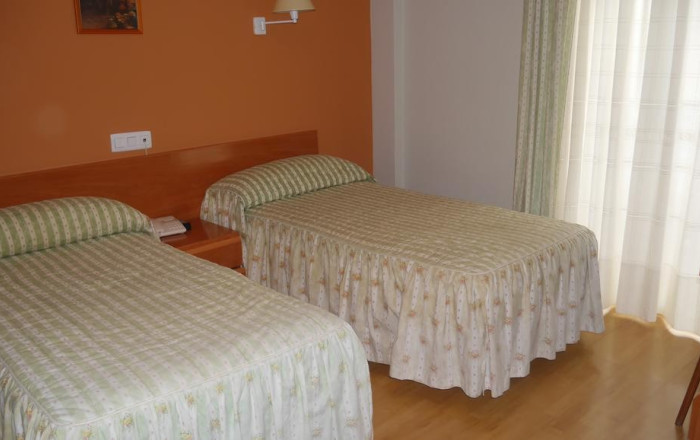 Sale - Hostal -
Burgos - Pradoluengo