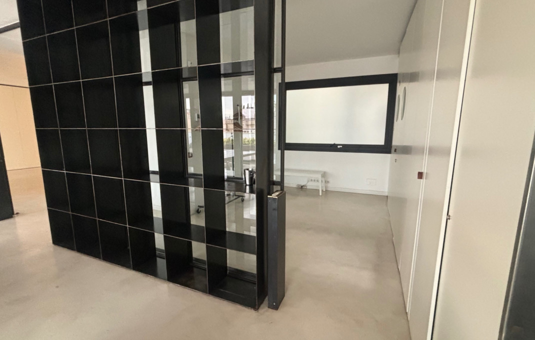 Rental - Local comercial -
Barcelona - Eixample Derecho