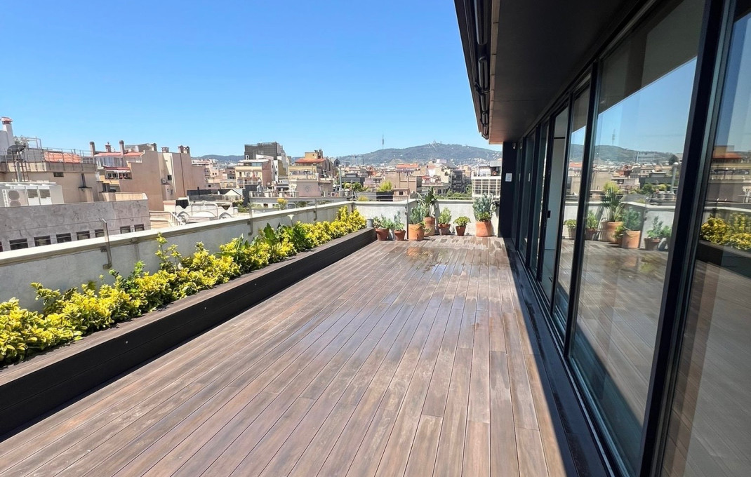 Rental - Local comercial -
Barcelona - Eixample Derecho