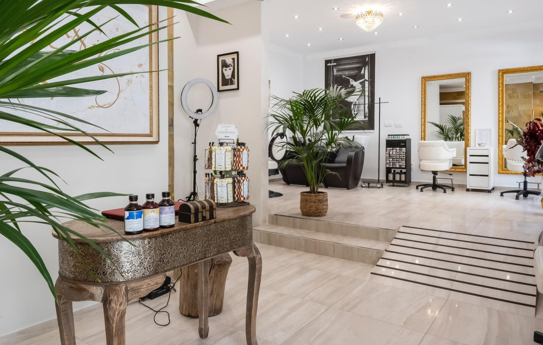 Traspaso - Peluquerias y Estetica -
Barcelona - Sarria-Sant Gervasi