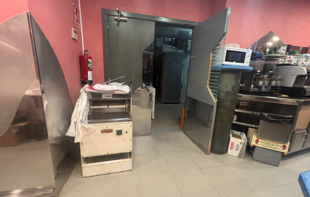 Traspaso - Obradores y/o Panaderias -
Barcelona - Nou Barris