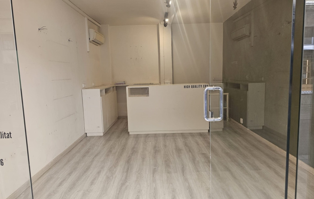 Alquiler - Local comercial -
Barcelona - Gràcia
