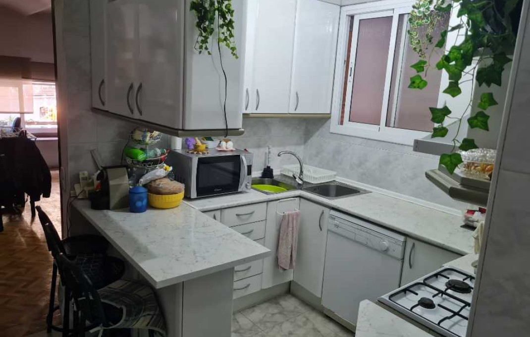 Revente - Local comercial -
Barcelona - Eixample