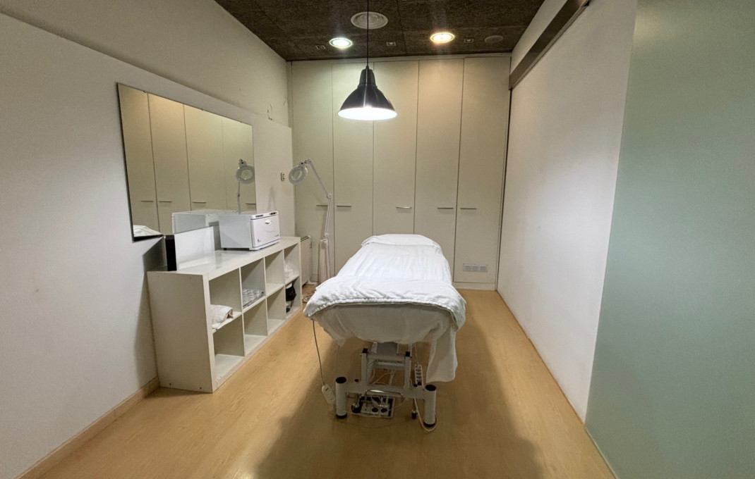 Alquiler - Peluquerias y Estetica -
Barcelona - Eixample