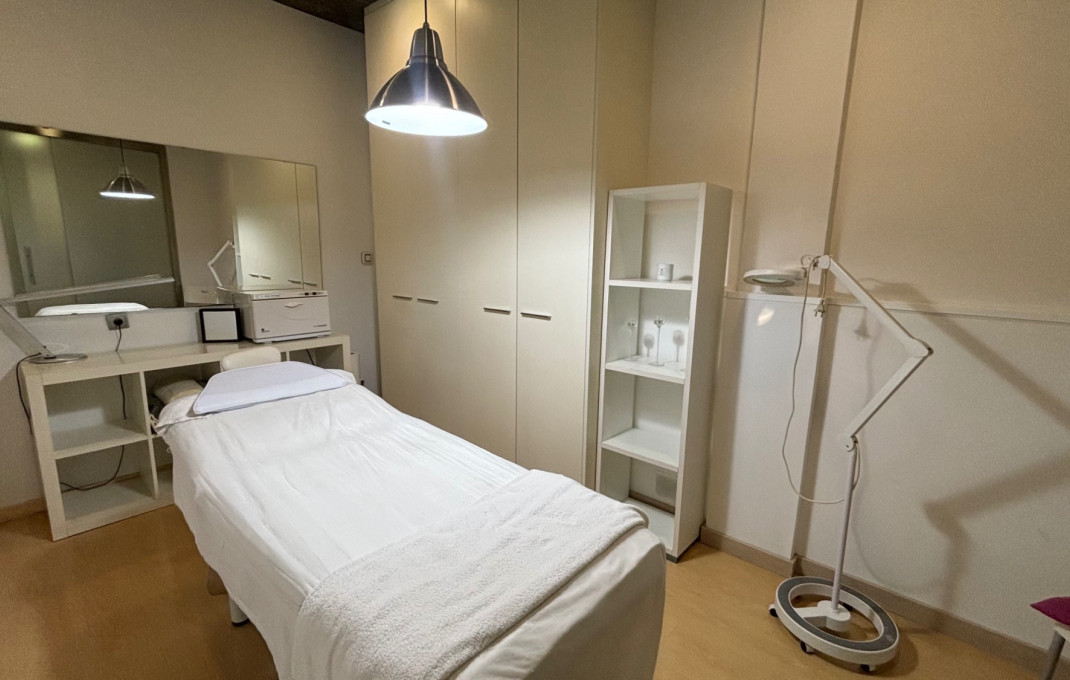 Alquiler - Peluquerias y Estetica -
Barcelona - Eixample