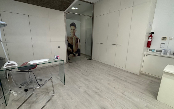 Alquiler - Peluquerias y Estetica -
Barcelona - Eixample