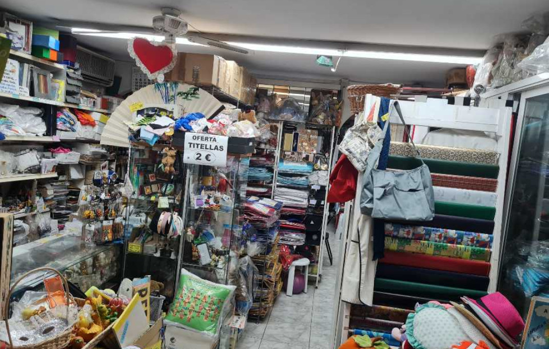 Revente - Local comercial -
Barcelona - Eixample