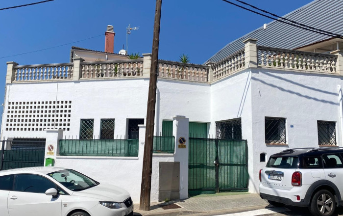 Venta - Casa -
Blanes