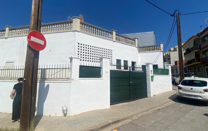 Venta - Casa -
Blanes