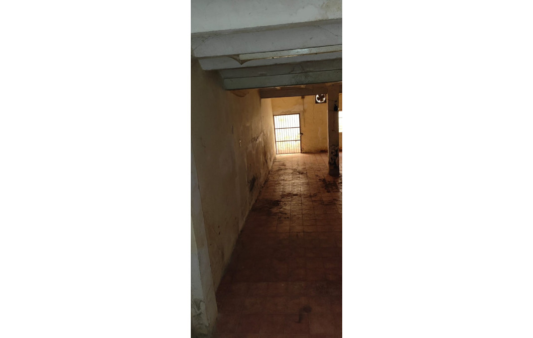 Alquiler - Local comercial -
Barcelona - Clot