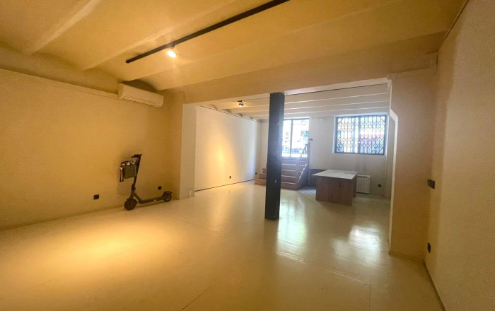 Alquiler - Local comercial -
Barcelona - Eixample Derecho