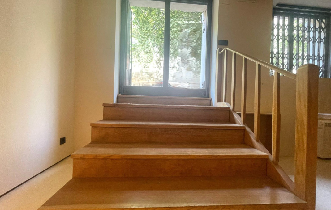 Alquiler - Local comercial -
Barcelona - Eixample Derecho