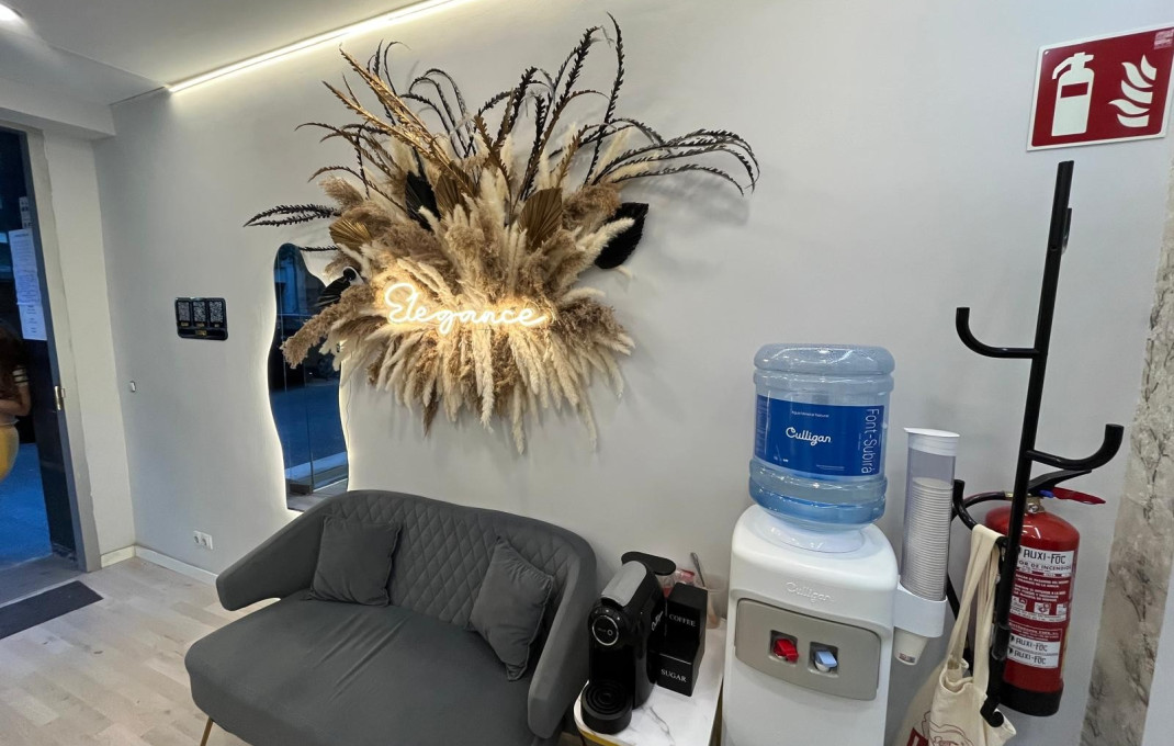 Traspaso - Peluquerias y Estetica -
Barcelona - Sagrada familia