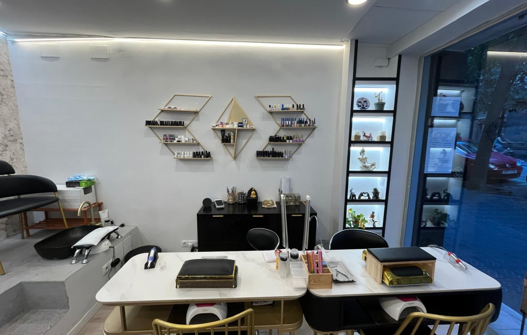 Traspaso - Peluquerias y Estetica -
Barcelona - Sagrada familia