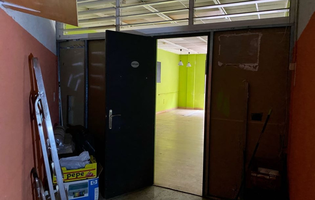 Venta - Local comercial -
Mollet