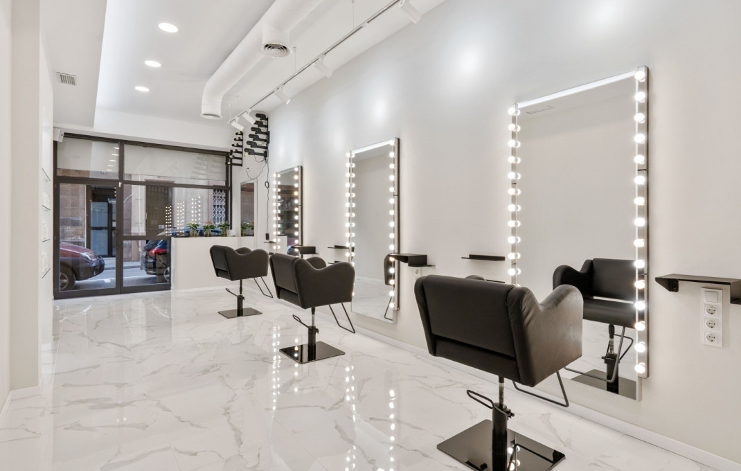 Venta en rentabilidad - Local comercial -
Barcelona - Gràcia