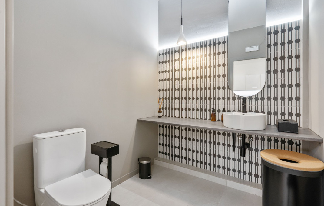 Venta en rentabilidad - Local comercial -
Barcelona - Gràcia