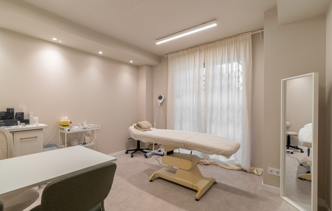 Venta en rentabilidad - Clinica -
Barcelona - Les corts