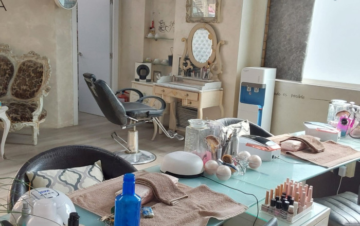 Traspaso - Peluquerias y Estetica -
Terrassa
