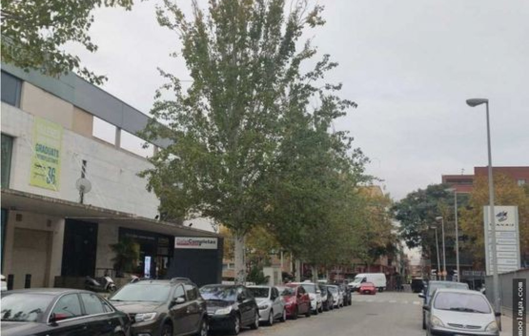 Alquiler - Local comercial -
Badalona