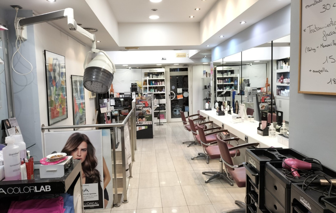 Venta - Local comercial -
Barcelona - Eixample Derecho