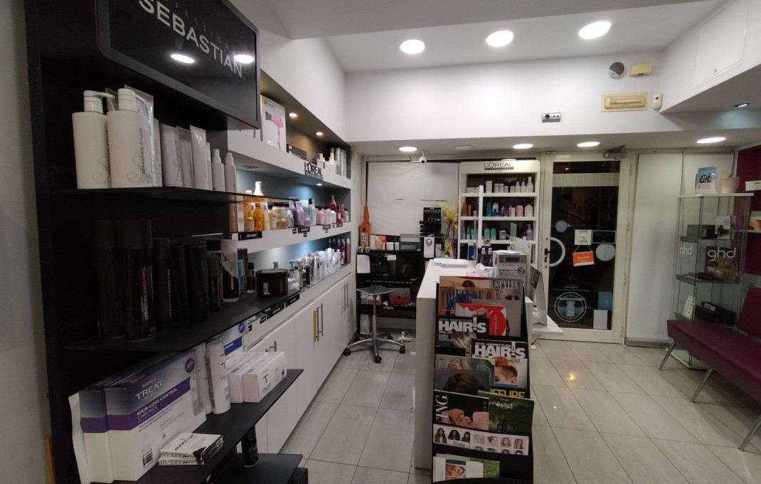 Venta - Local comercial -
Barcelona - Eixample Derecho