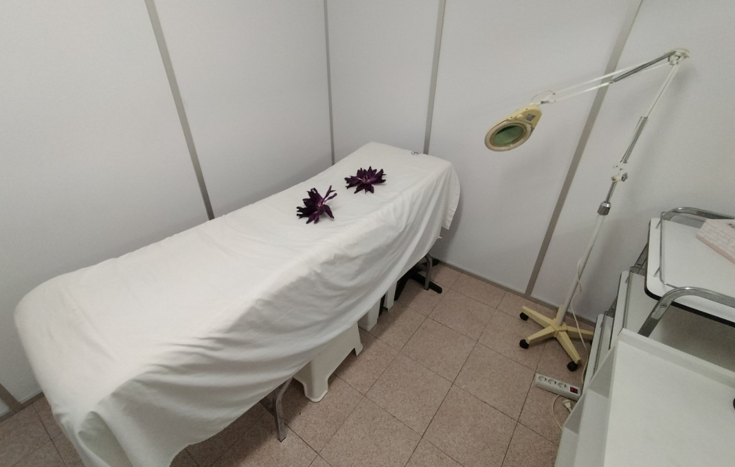 Venta - Local comercial -
Barcelona - Eixample Derecho