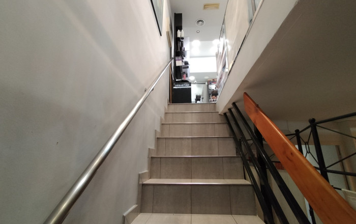 Venta - Local comercial -
Barcelona - Eixample Derecho