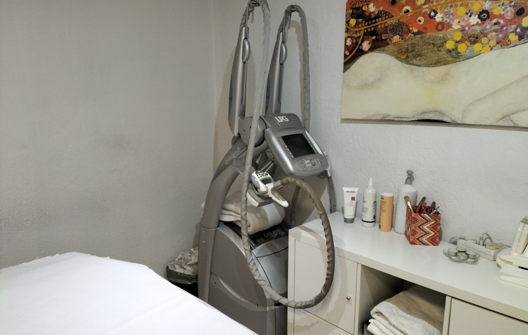 Venta - Local comercial -
Barcelona - Eixample Derecho